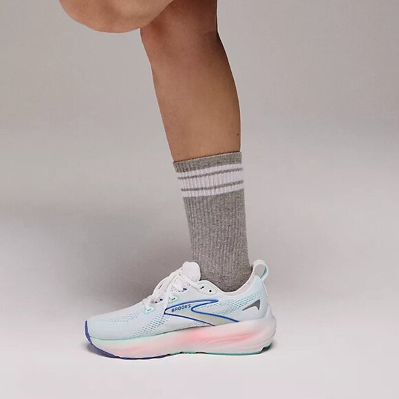 Brooks Glycerin 22 Sneakers Color: White / Limpet Shell / Amparo - Picture 4 of 5